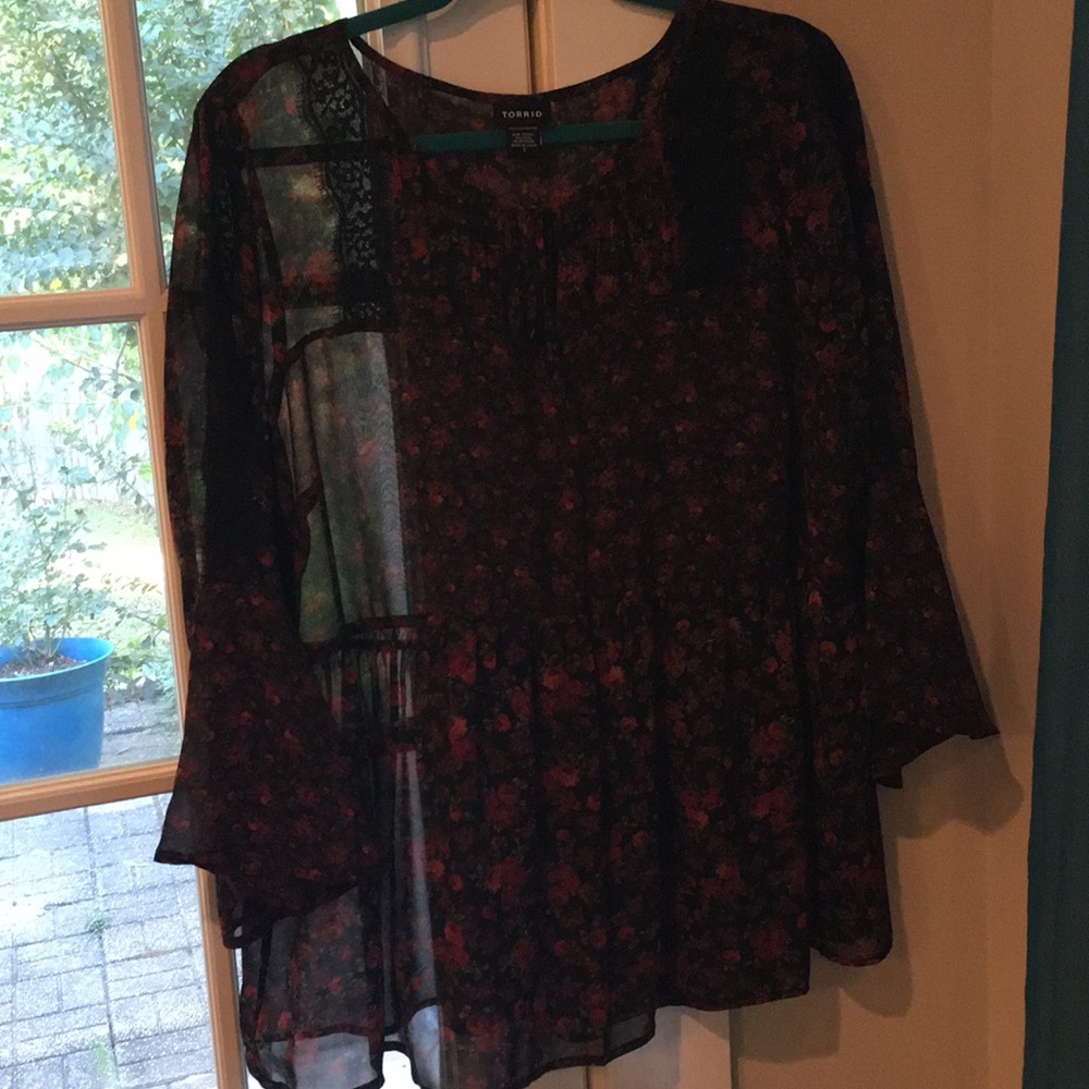 Beautiful torrid 3/4 sleeve blouse.